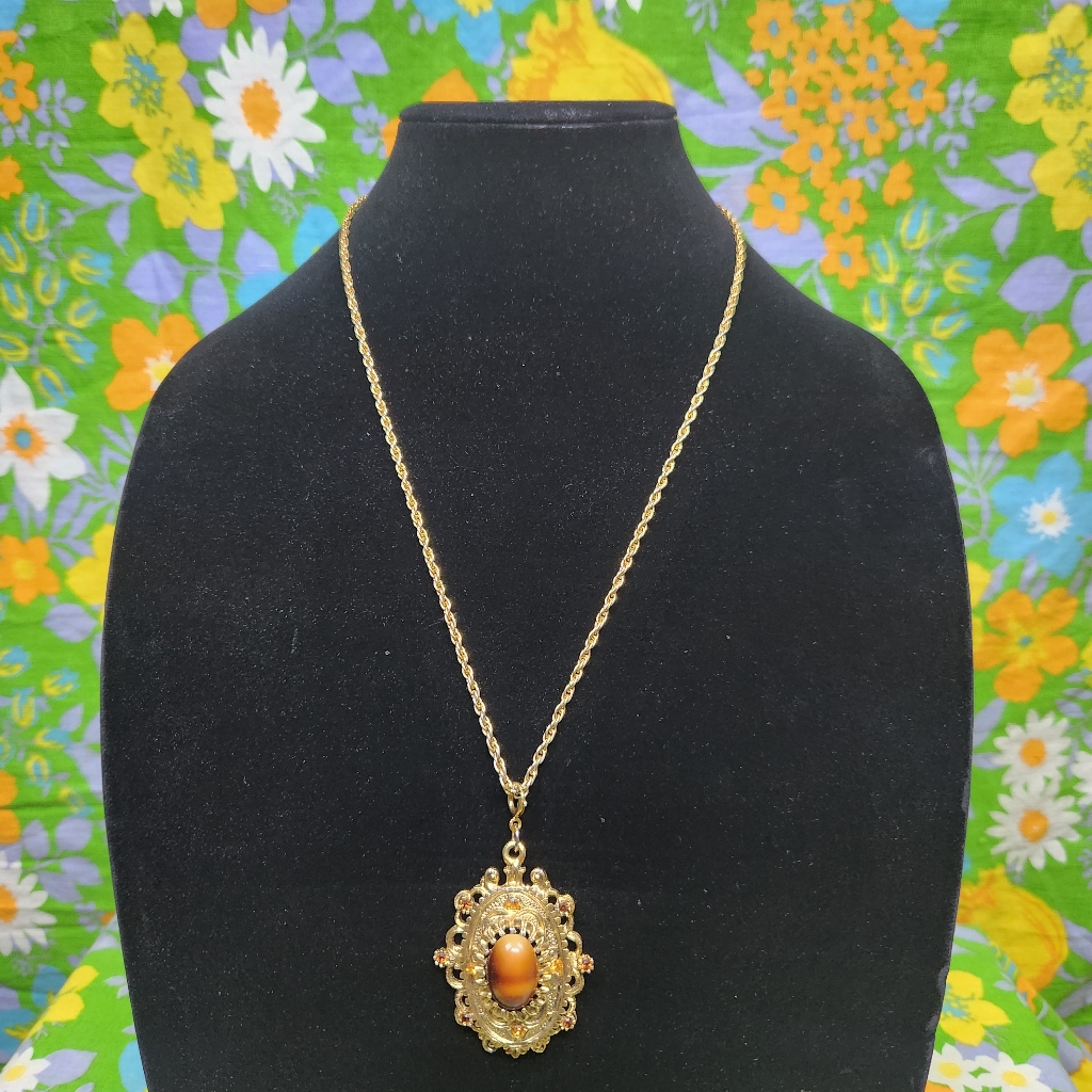 Celebrity Ny Vintage 70s Faux Tigers Eye Gold Pendant Necklace